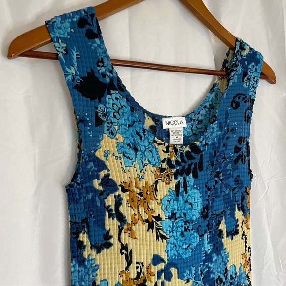 NICOLA Women’s Blue Cream Floral Crinkle Pleated Smocked Sleeveless Tank Medium - Picture 2 of 11